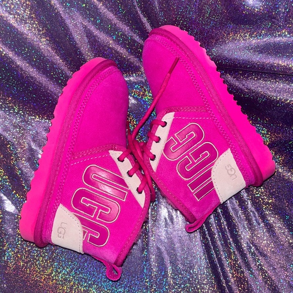 Child Neumel Graphic Outline Chukka UGG Boot - Picture 4 of 9